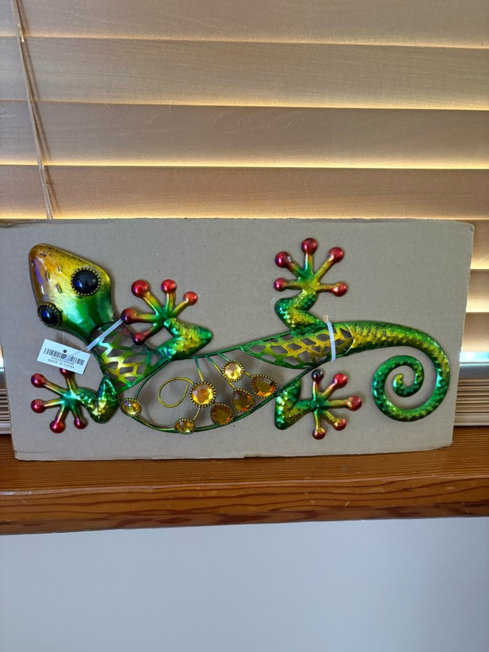 Colorful NWT Metal Gecko Lizard Wall Art - Green & Gold with Red Accents. 17” - Picture 3 of 4